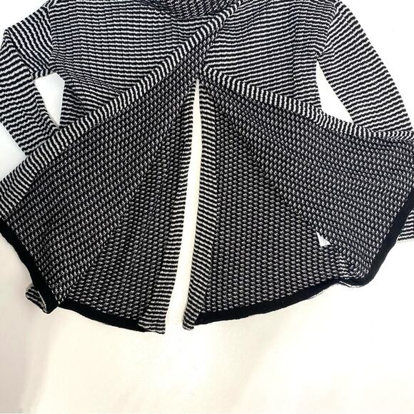 Cabi Fergie Fervor Sweater Split Pullover Turtleneck Stripe Black, White XS - Picture 9 of 9